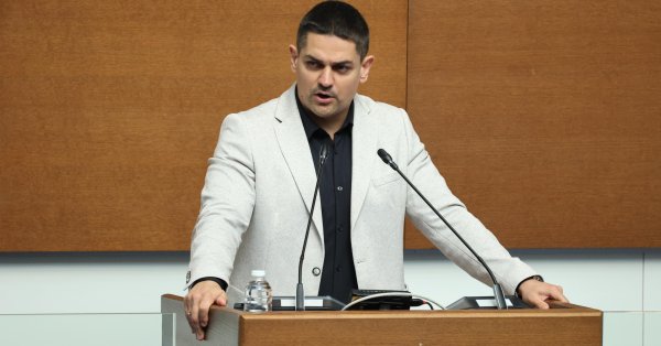 Радостин Василев: 4 партия сорвали удаление иммунитета MP
