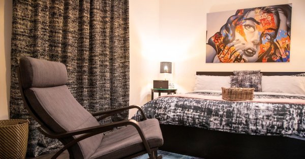 Испания хочет удалить более 65 000 объектов аренды через Airbnb