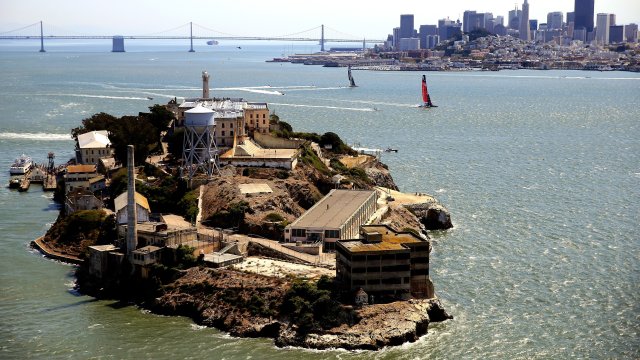 Трамп хочет вновь открыть затвор Alcatra