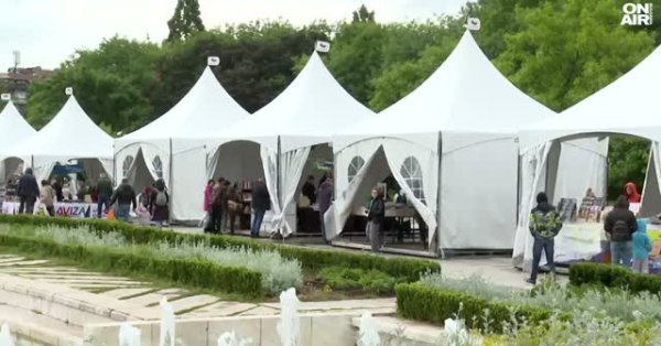 Йотова из книжной ярмарки: ИИ не вытеснит написанного человека