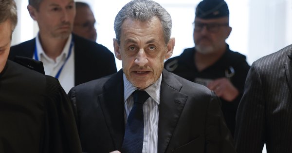 Удал электронный браслет Nikola Sarkozy