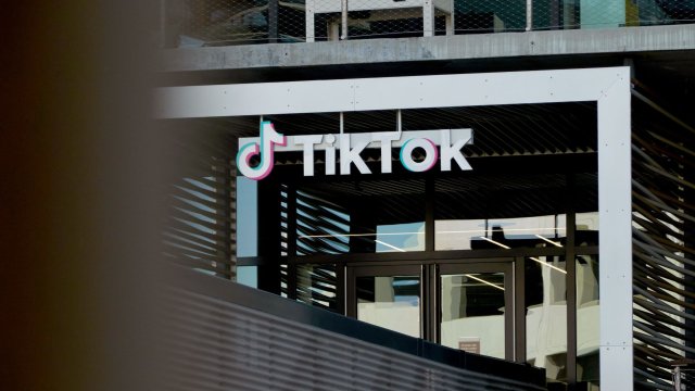 Трамп планирует продлить срок для продажи нас Бизен на Tiktok