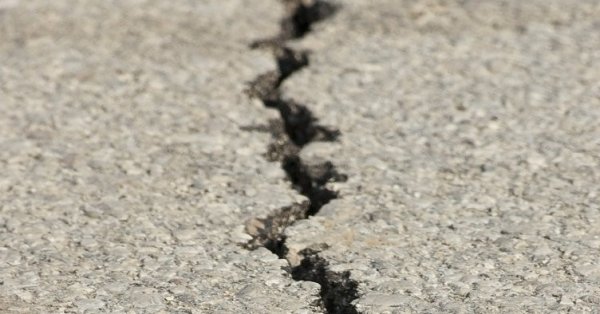 Рихтер 5.9 Землетрясение поразило Индонезию