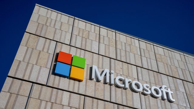 Microsoft сокращает около 3% своих сотрудников на всех уровнях