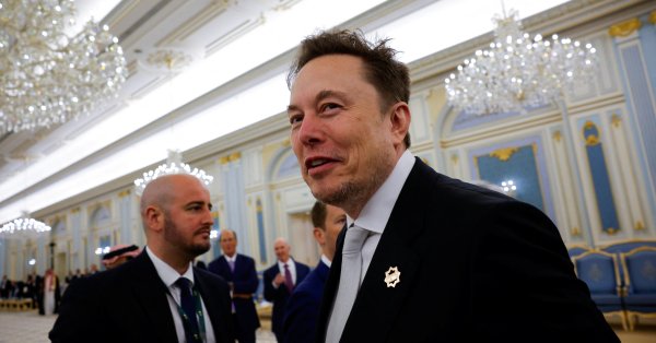 Маск присоединился к Трампу для пышного VIP Lunch в Эр -Рияде