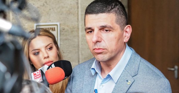 Вместо Радева, прошлой ночью, я увидел Митрофанова, он говорил в Москве, а не Болгария