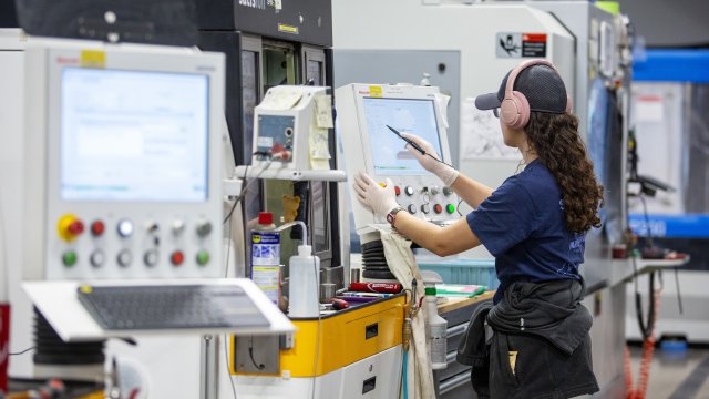 Последствия таможенных обязанностей еще не отражены в данных рынка труда в США.
