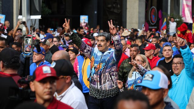 Правящая партия президента Мадуро убедительно выиграла выборы в Венесуэле