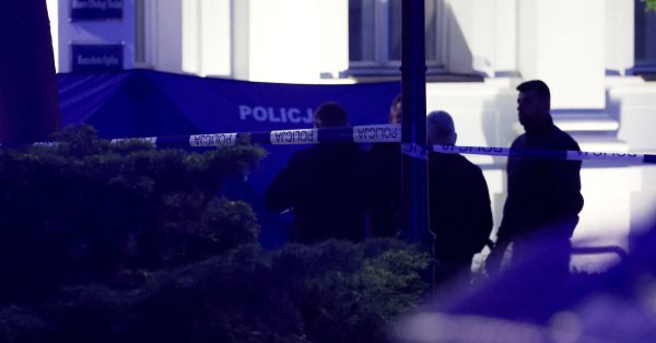 Студент обезглавлен с женщиной -топором в Университете Варшавского университета