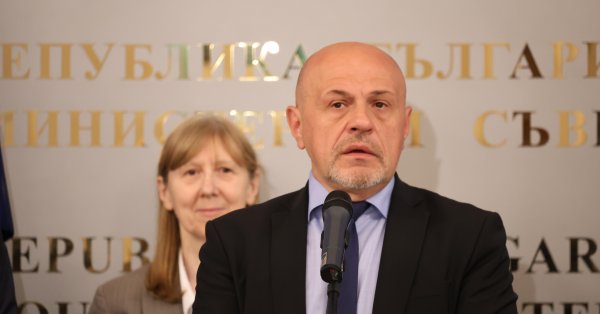Дончев: отношения между кабинетом и президентом напряжены