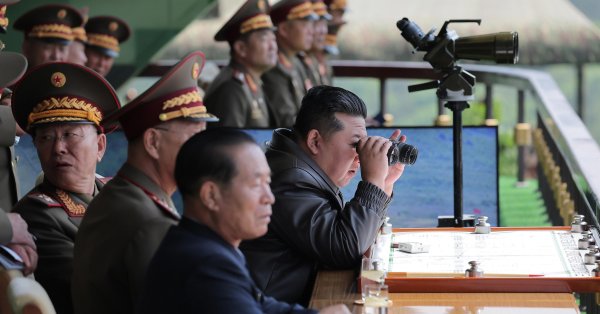 Как Северная Корея провалила запуск военного корабля воды?