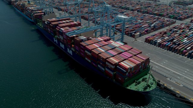 Дональд Трамп ожидает первых торговых сделок на обязанности на этой неделе