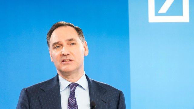 Deutsche Bank снижает подверженность клиентам, рискуя выполнять обязанности