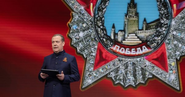 Медведев: Если в день победы есть провокация, нет никакой гарантии, что 10 мая произойдет в Киеве