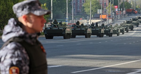 Десять бывших российских заключенных сбежали с военного обучения, а затем были отправлены на фронт