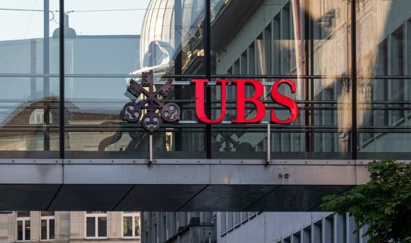 UBS и Швейцария должны быть осторожны с тем, как они будут играть в свои Трампы