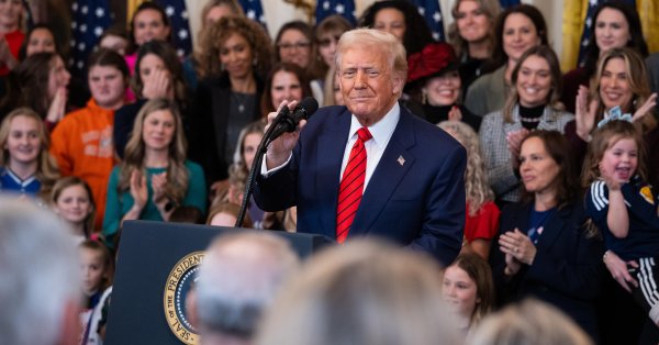 Верховный суд США утвердил запрет на трансгендеров в армии