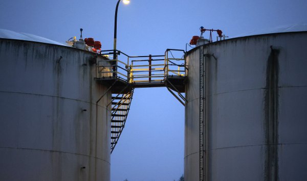 Нефть поднимается после того, как Трамп сигнализировал о коммерческой транзакции