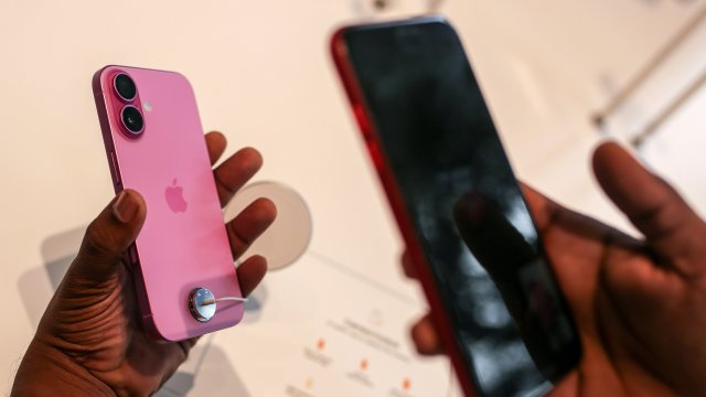 Трамп советник: мы не хотим навредить Apple мифами на iPhone
