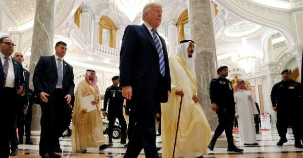 Дональд Трамп уже находится в Эр -Рияде на фоне нескольких кризисов в Ближнем Восточном видео