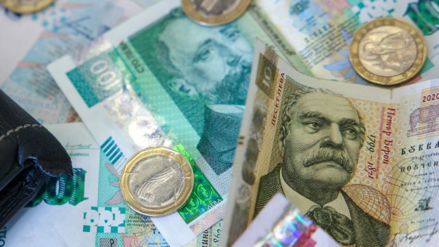 Дефицит бюджета к концу апреля составляет 1,9 миллиарда BGN.