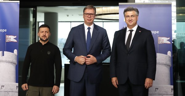 VUCIC: Сербия готова восстановить один или два украинских города