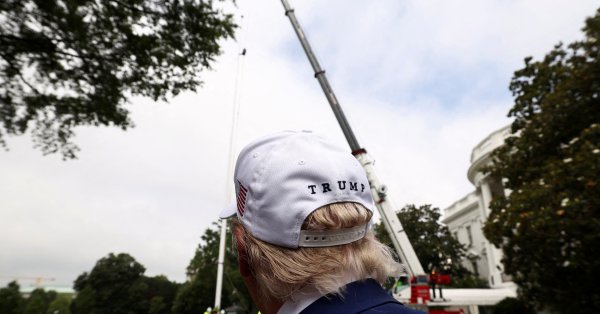 В попытке восхищать Трампа, НАТО сталкивается с трудностями
