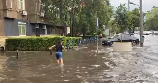 Сильный шторм создал хаос в Бухаресте, нарушенном воздушном движении