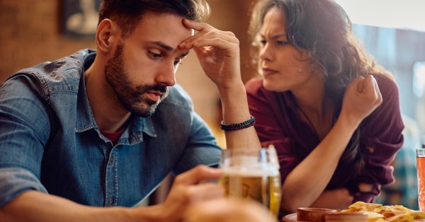 8 причин, по которым люди в счастливых отношениях тоже обманывают