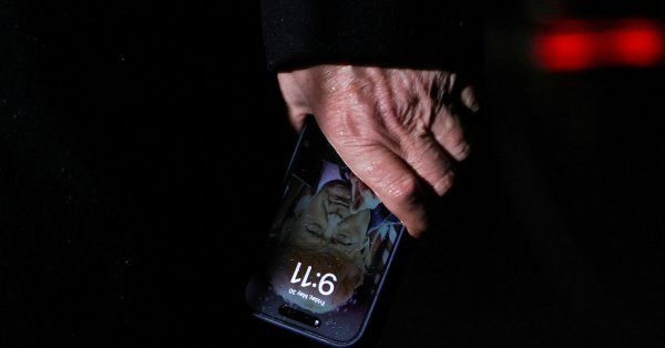 Нарцисс: вот какая картина iPhone Трампа