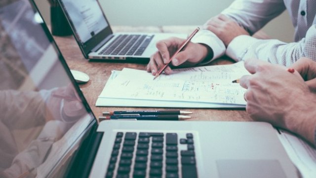 Почти половина богатых людей в CEE инвестирует в энергию и окружающую среду