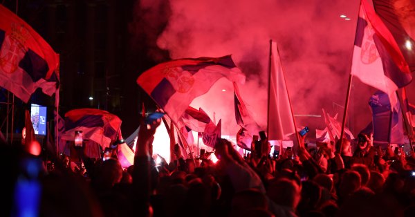 Не менее 7 арестовано в протестах в Белграде