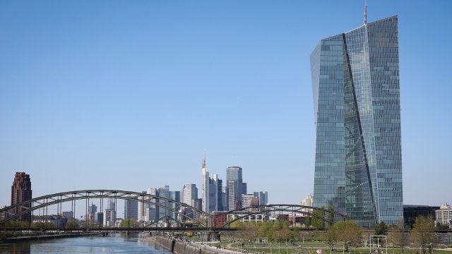 ЕЦБ ускоряет обзор планов выкупа европейских банков