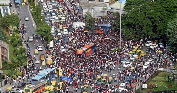 На ноге перед стадионом в Индии: 11 погибли и более 30 получили ранения