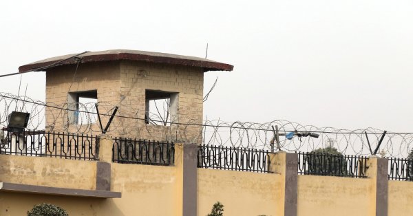 Десятки сбежали из тюрьмы в Пакистане после серии землетрясений