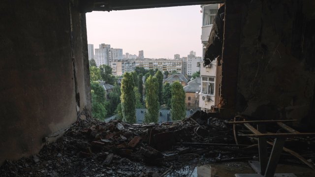 Россия и Украина обменялись заключенными после крупнейшего российского нападения с беспилотниками