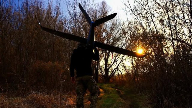 «Человеческий интеллект» по -прежнему полностью управляет войной с беспилотниками в Украине