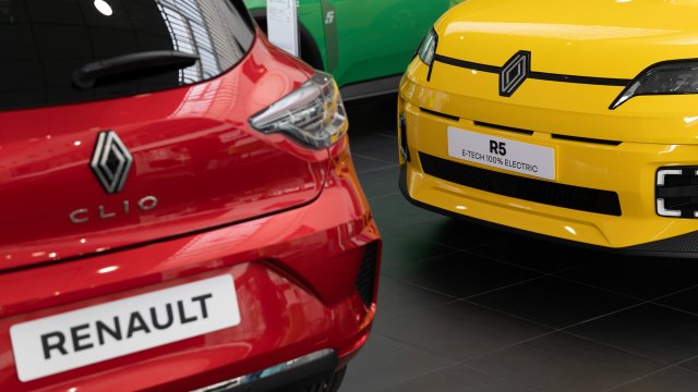 Угрожают китайские конкуренты, Stellantis и Renault спросить о ЕС меньше правил