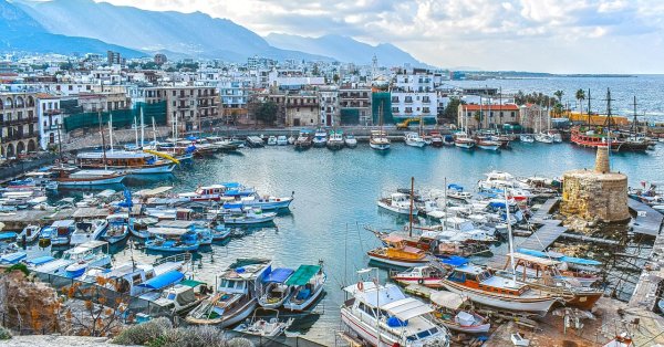 Тысячи израильтян заблокированы на Кипре, отели на 90% полны