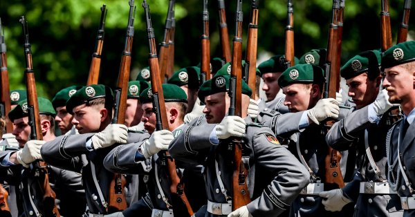 Запретило немецких солдат иметь роман со своими женами своих товарищей