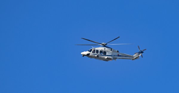 Вертолет врезался в море недалеко от Афин