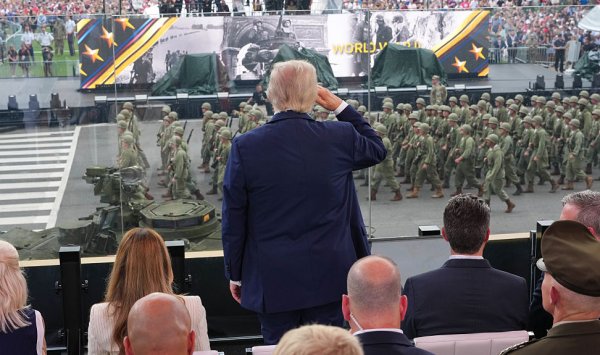 Если Трамп бомбардирует Иран, Мага не переживет его