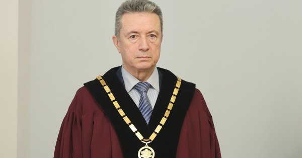 Янаки Стоил: он еще не закончил проблему референдума о евро в Болгарии