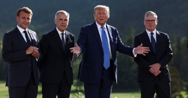 Макрон и Трамп обсудили ситуацию в Украине и на Ближнем Востоке