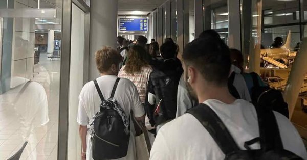 Ответственность за обслуживание пассажиров в аэропорту лежит на наземных операторах