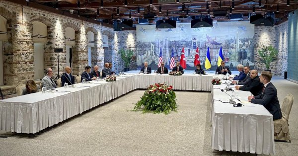Украина и Россия встретятся завтра в 13:00 в Стамбуле