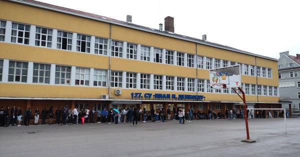 Заявки на первый рейтинг поступления в среднюю школу поданы с 8 июля по 10 июля.