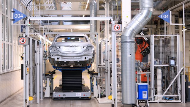 BMW и Mercedes принимают меры в случае нехватки редакционных металлов из Китая