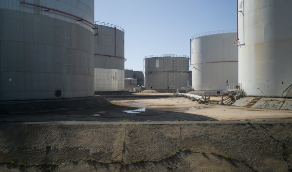 Нефть готовится ко второй неделе потери до решения OPEC+ к прогрессу