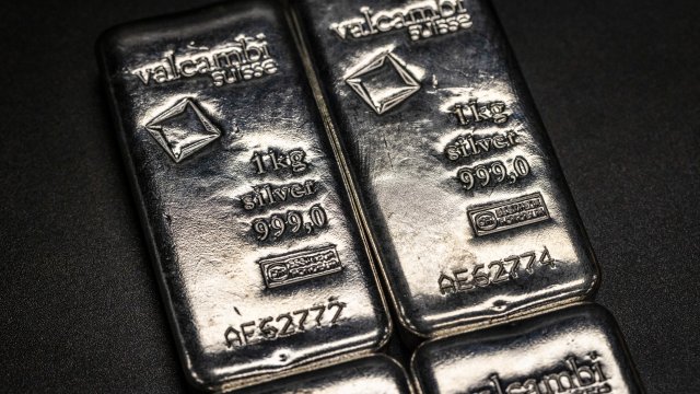 Цена на серебро поднялась на самый высокий уровень с 2012 года